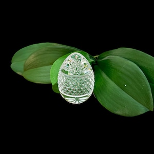 Lead crystal egg/pineapple paperweight France