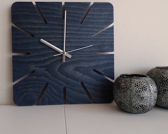 Reloj de pared cuadrado moderno de madera: diseño minimalista y silencioso.