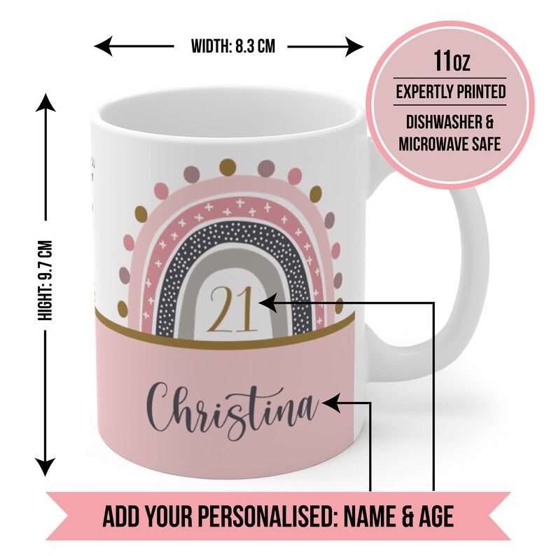 Op de afbeelding: Een witte keramische mok met een regenboogontwerp in roze, grijs en goud. De mok heeft een gepersonaliseerd bericht met de tekst "Christina 21". De mok heeft een inhoud van 11 ounce en is vaatwasser- en magnetronbestendig.