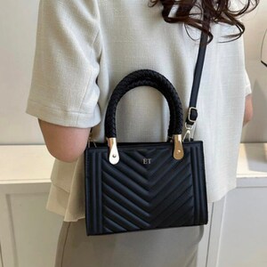 Ladies bag top under 300