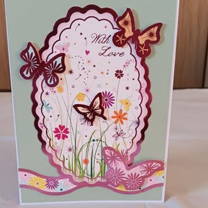 Tarjeta de felicitación hecha a mano, tamaño A6, con texto en inglés "Words and Love".