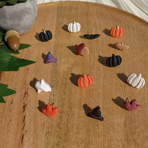 Baue dein eigenes Stud pack | Halloween Ohrstecker | Herbst Polymer Clay Ohrringe | Kürbis, Ahornblatt, Herbstblatt, Fledermaus, Geist, Hexenhut, Eichel Ohrstecker