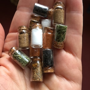Set of 6 jars of herbs and spices, larder jars, miniature larder, Miniature Food, 12th scale kitchen food, jars of herbs, dollshouse kitchen