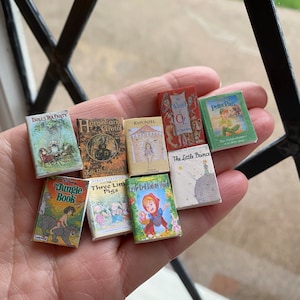 Lot de 9 faux livres miniatures populaires pour enfants, livres de maison de poupée, livres fermés, livres miniatures à exposer, LIVRES MINIATURES FAITS MAIN