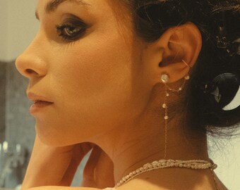 Modern Keshi Shaped Pearl Ear Cuff - Non-pierced ear cuff - Unique Bridal ear cuff - Handmade pearl ear cuff - Keshi pearl ear cuff
