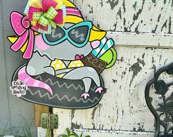 Summer Possum Door Hanger: Hand-Painted Birch Sign