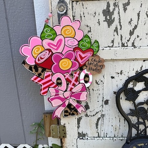 Door Hanger, Valentines Day Door Hanger, Flower Door Hanger, Valentine Bouquet Door Hanger, Bouquet Door Hanger