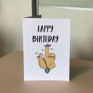 Joyeux anniversaire carte paresseux escalade grimpeur bloc partenaire seau de craie traditionnel rocher sport animalière sac de craie seau chaussures escalade
