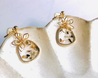Clip On Earrings Natural Seashell Resin 14K Gold Plated Flower Pendant Drop |New Pain Free Clip Coil Design|Non Pierced Ears