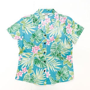Ladies Hawaiian Campshirt, Made In Hawaii, Monstrea Floral , Perfect for your Hawaiian Luau Theme Party, Vacation Casual Wear