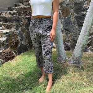 Made In Hawaii, Ladies Rayon Elastic Waist Capri Pants, Floral, perfect for Hawaiian Theme Luau Party