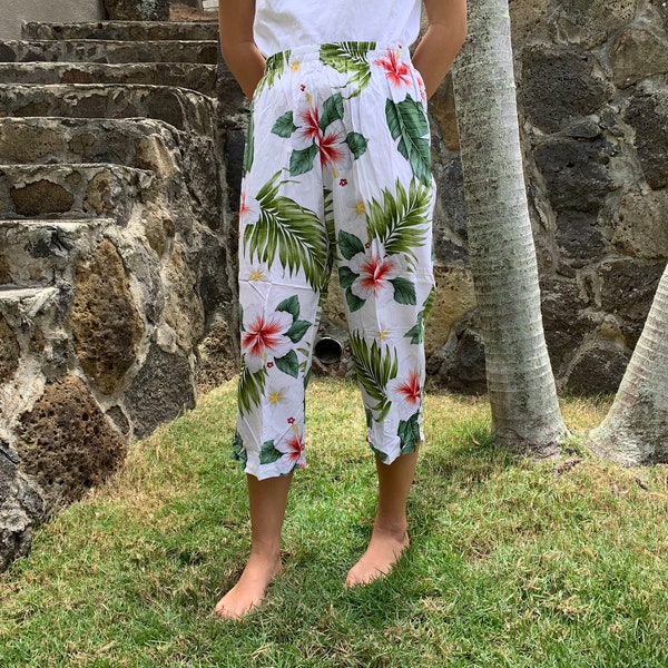 Made In Hawaii Ladies Elastic Waist Rayon Capri Pants, White hibiscus, Perfect for Hawaiian Theme Luau Party