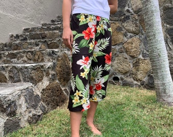 Made In Hawaii Ladies Elastic Waist Rayon Capri, red hibiscus, Perfect for Hawaiian Theme Luau Party