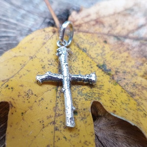 Ciondolo a croce in legno e argento Sterling, ciondolo a croce unisex, regalo ideale anche per bambini, croce originale.