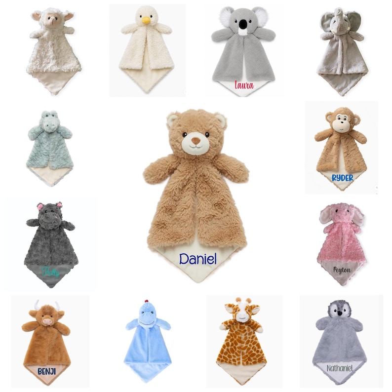 Puede incluir: Una colecci&oacute;n de doce mantitas de seguridad de peluche con varios personajes, incluyendo un oso, koala, elefante, mono y jirafa. Varias mantas est&aacute;n bordadas con nombres como Daniel, Laura, Ryder y Benji.