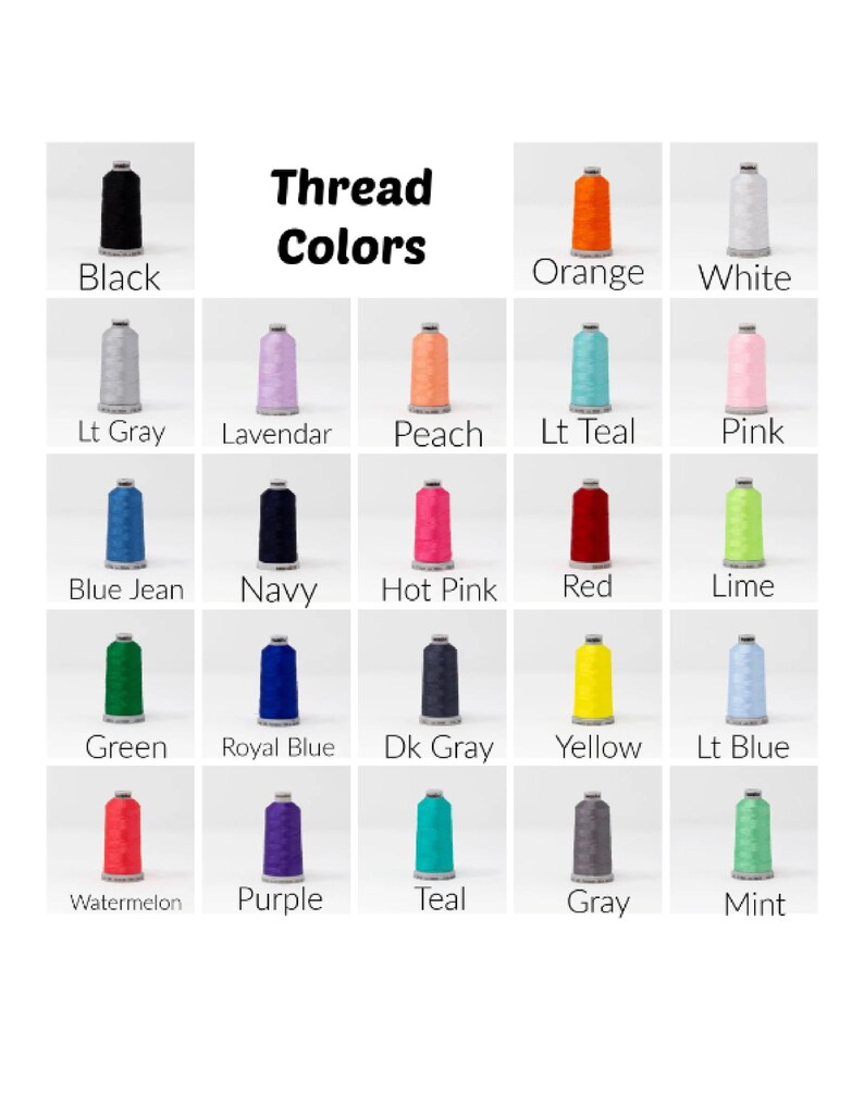 Peut inclure: Un nuancier de fils &agrave; coudre avec des couleurs vari&eacute;es, notamment noir, orange, blanc, gris clair, lavande, p&ecirc;che, bleu sarcelle clair, rose, bleu jean, marine, rose vif, rouge, vert citron, vert, bleu roi, gris fonc&eacute;, jaune, bleu clair, past&egrave;que, violet, sarcelle, gris et menthe.