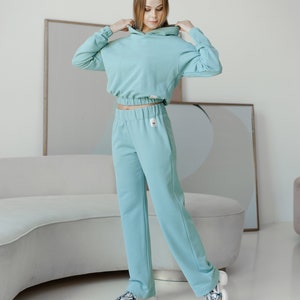 Trainingspak dames, cropped hoodie en broekset, trainingspakset, hoodie en broek met wijde pijpen, aangepaste trainingspakken, dames sweater, joggingpak.