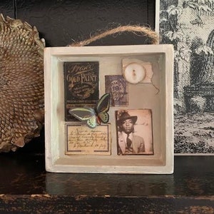 Vintage-Stil Diorama, gealterte Zusammenstellung Schaukastendekoration, gealterte Ephemera, Mixed Media Box Art