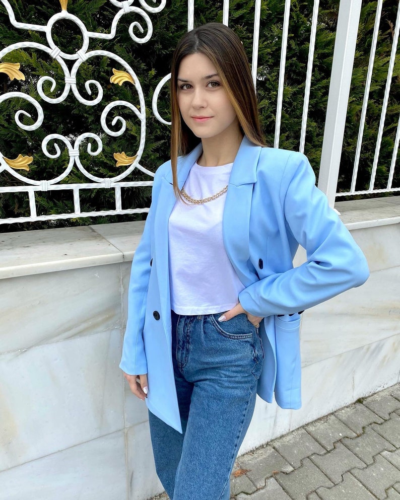White Blouses with Gold Chain Detail Crop White T-shirt With Gold Chain Detail