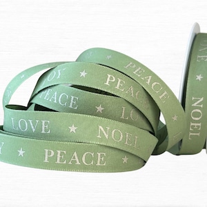 Ruban vert de voeux de Noël avec les mots amour, Noël, joie et paix en impression métallisée dorée, 15 mm de large, 1 m, 3 m et 5 m de longueur