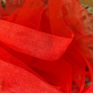 Rotes Organzaband, Berisfords UK Super Sheer Ribbon, gewebter Rand, Breiten 10 mm, 15 mm, 25 mm und 40 mm