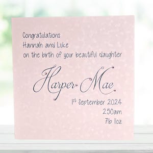 Carte personnalisée pour nouveau-né fille, carte rose nacrée finie à la main avec cristaux scintillants, carte de félicitations aux nouveaux parents