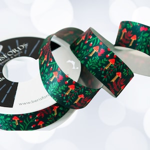 Weihnachtsband, Rot und Grün Festliche Wald Verzauberung Band mit Whimiscal Fliegenpilze, Perfekt Für Weihnachten Handwerk und DIY-Projekte