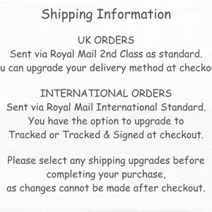 Peut inclure: Informations d'exp&eacute;dition pour les commandes au Royaume-Uni et &agrave; l'international. Les commandes au Royaume-Uni sont exp&eacute;di&eacute;es par Royal Mail 2nd Class. Les commandes internationales sont exp&eacute;di&eacute;es par Royal Mail International Standard. Les clients peuvent choisir une livraison suivie ou suivie et sign&eacute;e au moment du paiement.