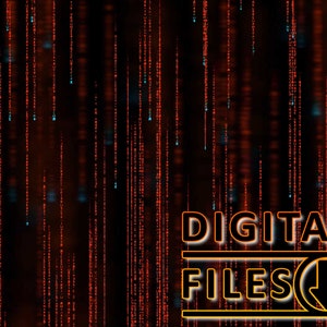 Può includere: Uno sfondo digitale con codice rosso e blu che scorre verso il basso sullo schermo. Il testo "DIGITAL FILES" è in giallo con un contorno nero e una freccia rivolta verso il basso.