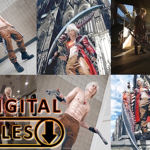 Puede incluir: Un cosplay de un personaje de videojuego con cabello blanco, que lleva una chaqueta roja, pantalones marrones y sostiene una espada grande. El personaje está de pie frente a un edificio grande.
