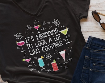 It's Beginning to Look a Lot Like Cocktails Christmas Holiday V-Neck T-Shirt, Funny Christmas Party Drinking Martini Glass Shirt, Plus Size