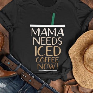 ¡Mamá necesita café helado ahora! Camisa de café helado, camiseta amante del café, camiseta de café helado, starbucks helado café adicto a la camiseta regalo