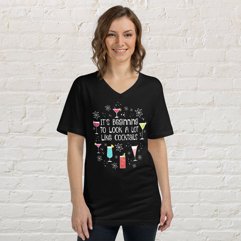 It's Beginning to Look a Lot Like Cocktails Christmas Holiday V-Neck T-Shirt, Funny Christmas Party Drinking Martini Glass Shirt, Plus Size image 2