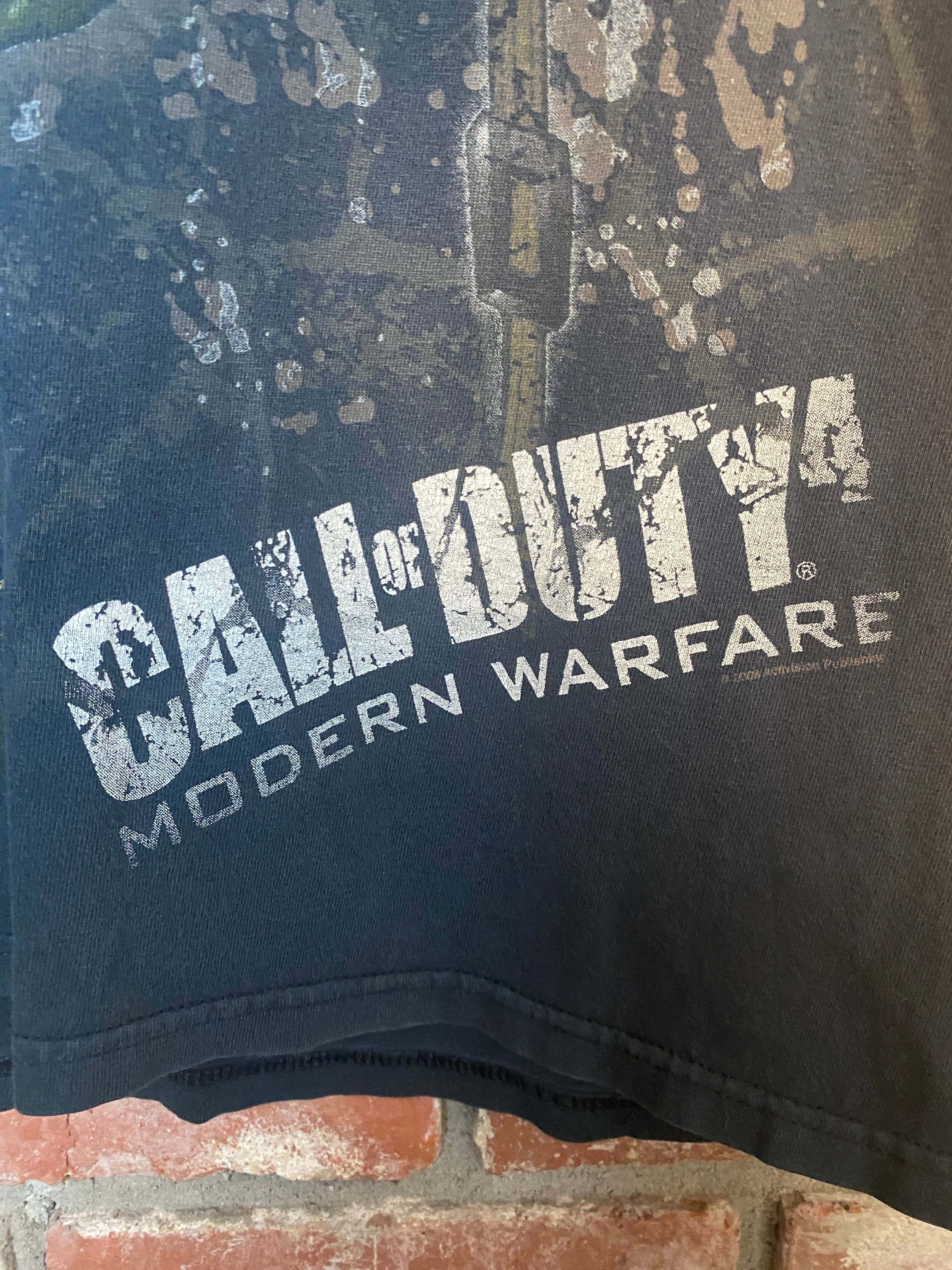 Vintage Y2K 2000s Call of Duty ModernWarfare Camo Skull T-shirt-Size L image 3