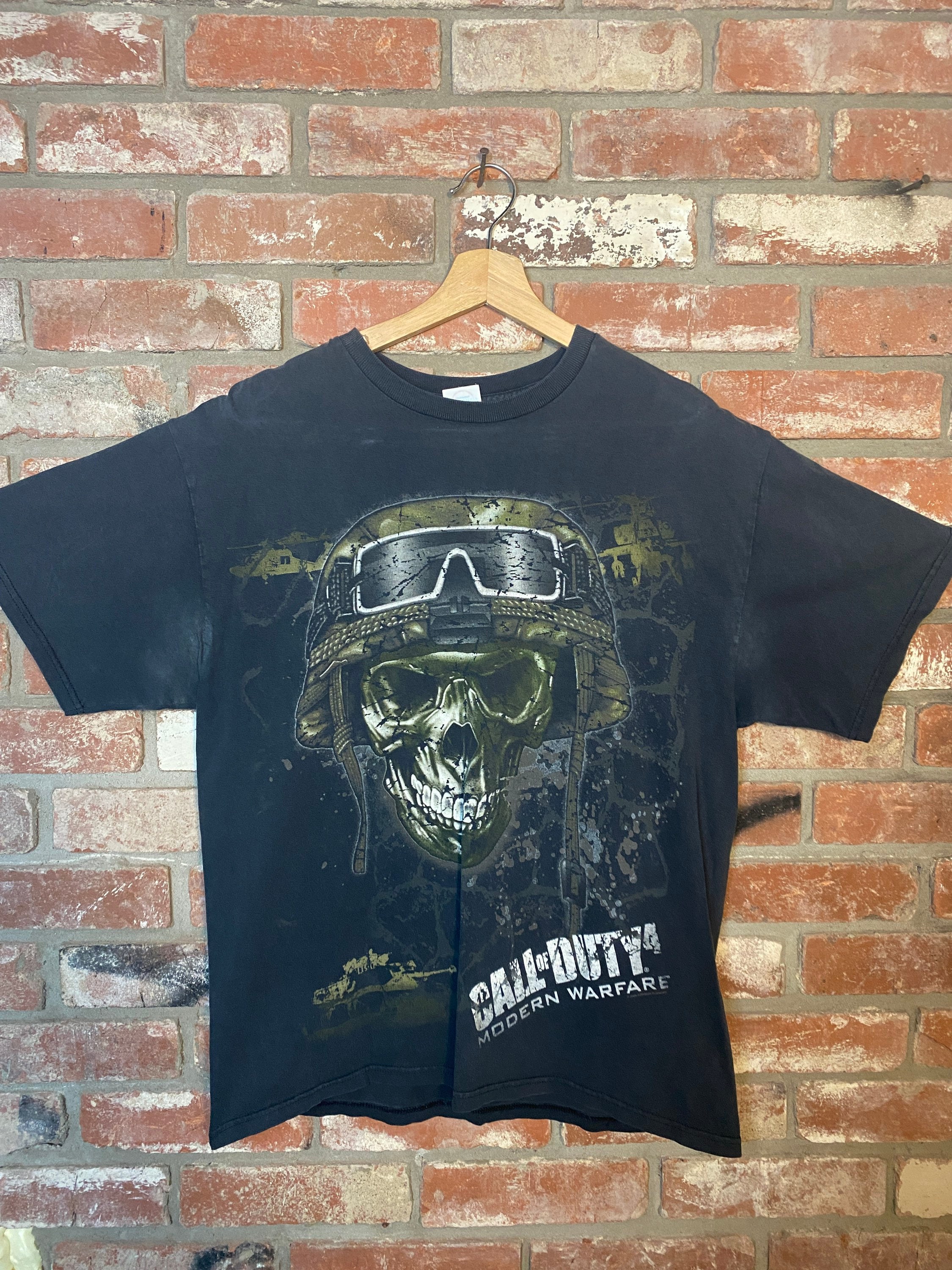 Vintage Y2K 2000s Call of Duty ModernWarfare Camo Skull T-shirt-Size L