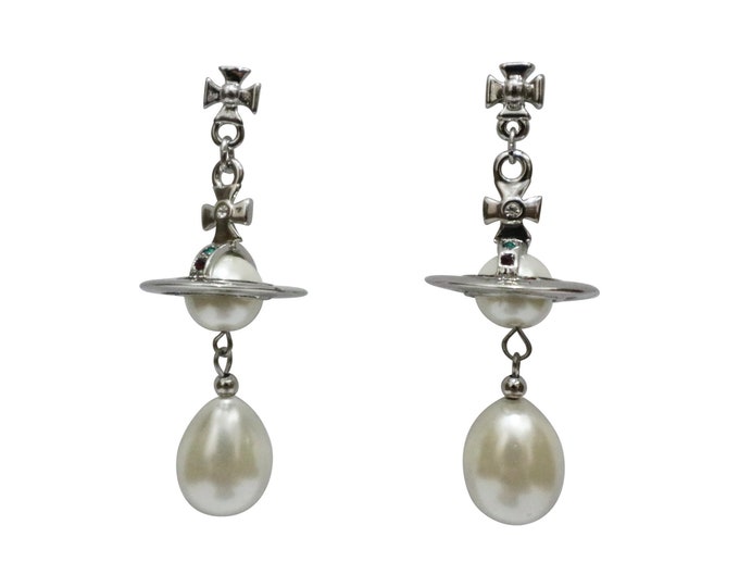 Bas Relief Planet Faux Pearl Chandelier Earrings Y2K Silver Saturn Orb Pearl Drop Earrings 90s Punk Inspired Earrings for Him and Her