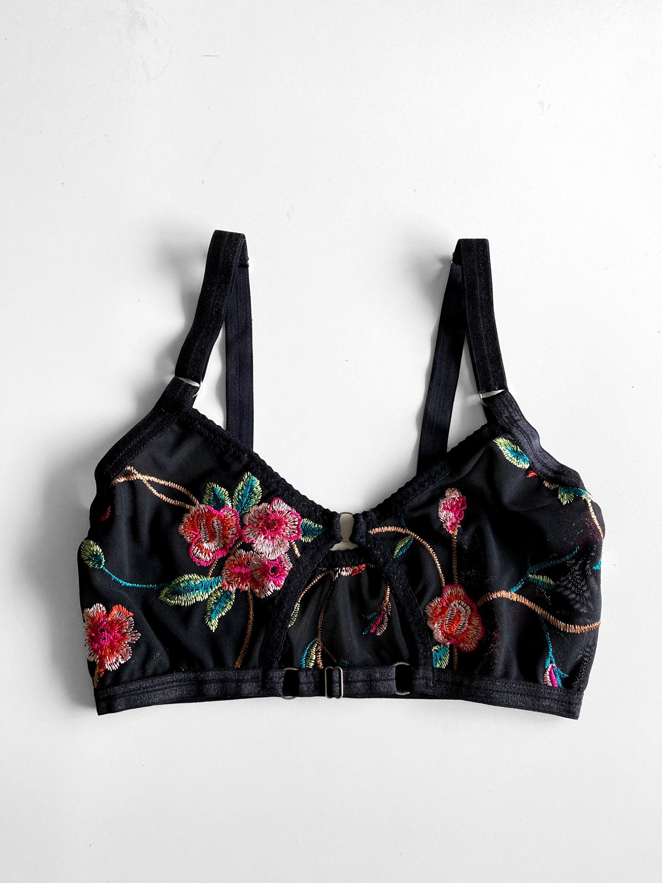 Underwire, open-cup shelf bra with embroidered - Depop