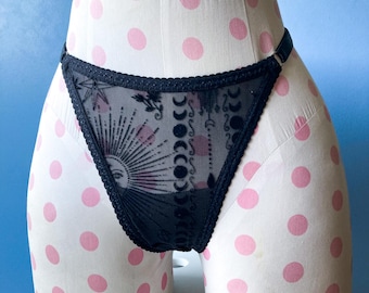 Calcinha Spooky: Malha flocada de veludo Celestial Witchy