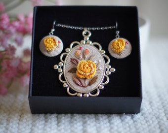 Vintage Style Yellow Rose Embroidered Necklace & Earrings Gift Set - Pendant and Earrings in Gift Box - Perfect for Mom this Mother's Day