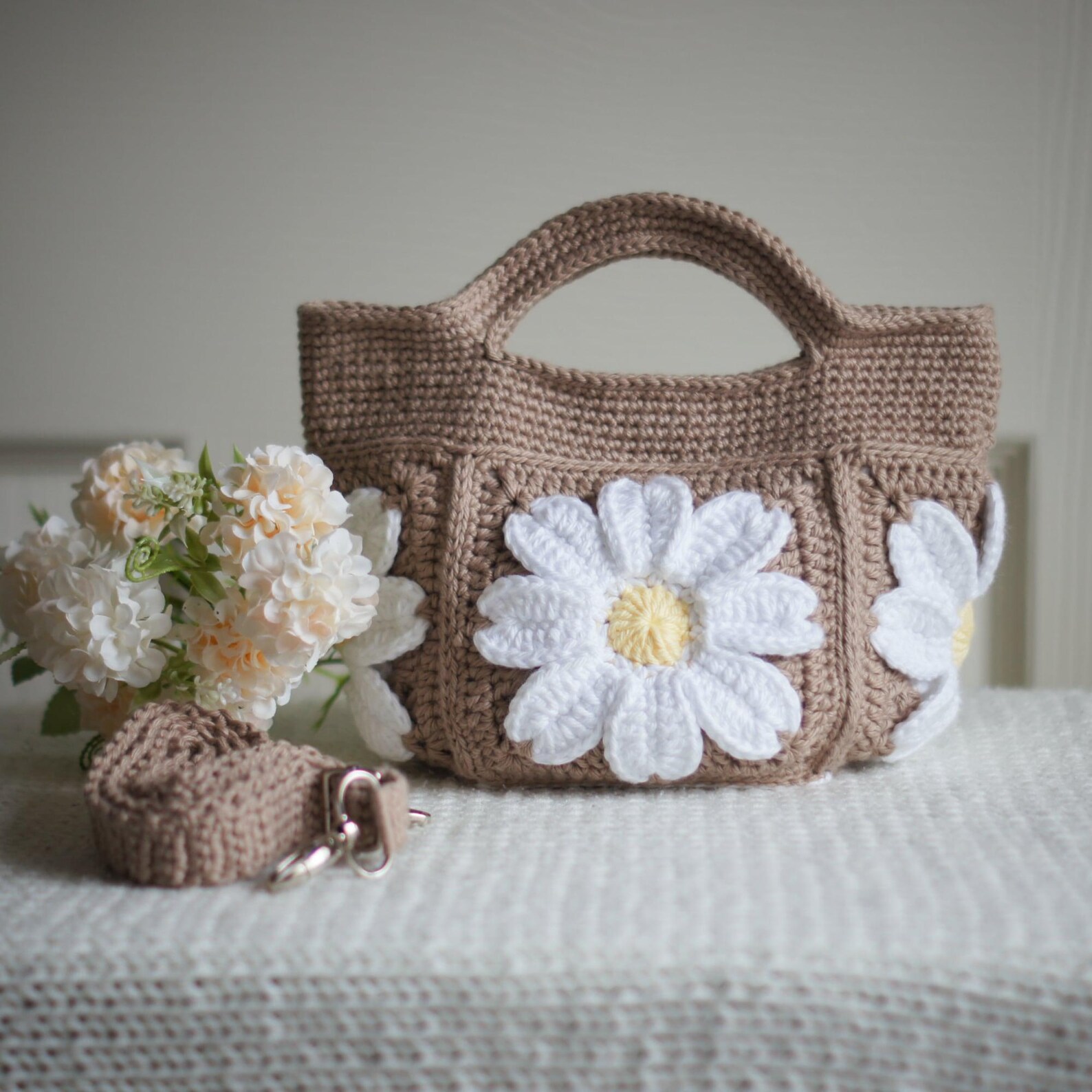 Crochet Granny Square Daisy Bag Pattern: Lined Mini Tote With ...