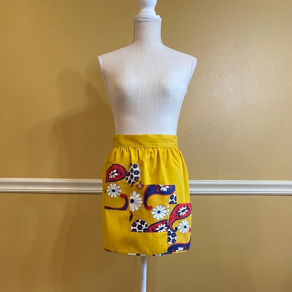 Vintage 1970s Retro Floral Apron, Retro, Half Apron, Retro Kitchen, Mid Century Kitchen, Kitschy Kitchen, Flower Power, Kitchen Aprons