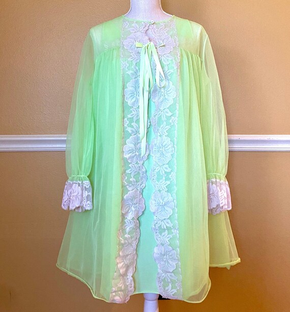 1960s Lime Green/Lace Chiffon Peignoir Set, S-14, Mid… - Gem