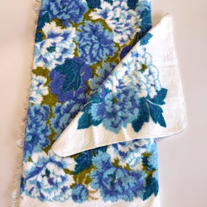 Vintage Dundee Golden Crown Hand Floral Towels, Floral Washcloth, Fringe Towel, Retro Bathroom, Vintage Bathroom, Groovy Towels