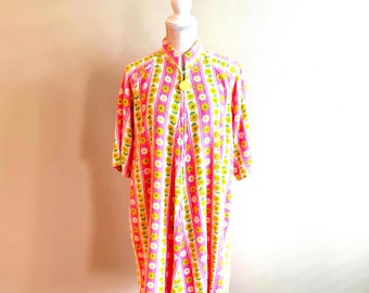60s 70s Mod Neon Pink Floral Power Terry Robe, Size 10-12, Retro Bath Robe, Retro Loungewear, Mod Pool Coverup
