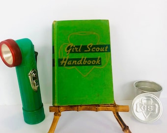 Vintage Girl Scout Memorabilia Lot: 1947 Handbook, Flashlight, Cup & Pin