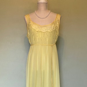 1960s Full Length/ Yellow Ruffled Chiffon Lace Nightgown, 36/M-L, Peekaboo Nightgown, 60s Nightgowns, MCM Sleepwear, 60s Loungewear