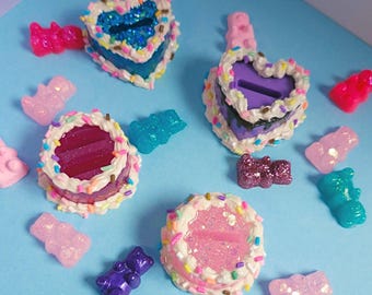 Heart Fake Cake Ring Holder: Retro Dopamine Decor