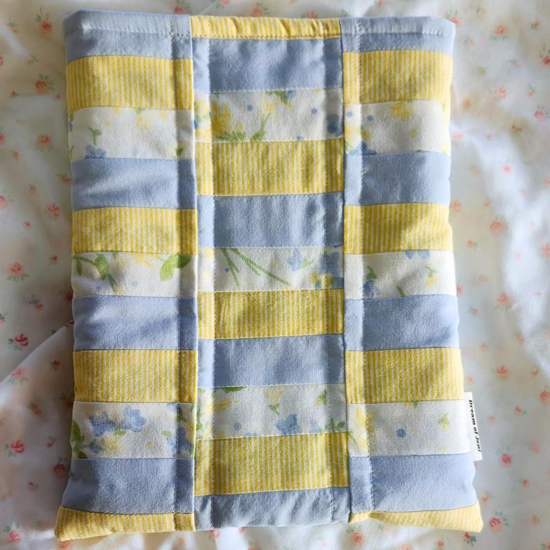 Protège-livres matelassé patchwork, pochette de livre recyclée (8x10) image 2
