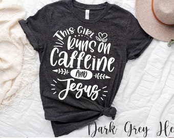 Esta chica corre con cafeína y camisa cristiana de Jesús
