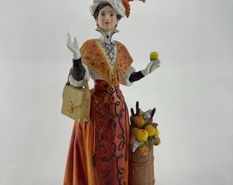 1986 Avon President's Club Albee Award Figurine Mrs. P.F.E. Albee